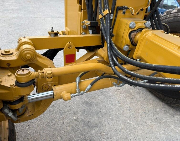 CATERPILLAR  140 AWD ***IMPECCABLE***